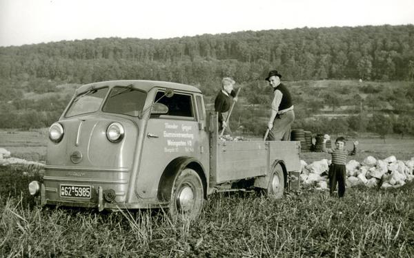 Founder Theodor Geggus with his sons Gerhard (on the platform) and Helmut